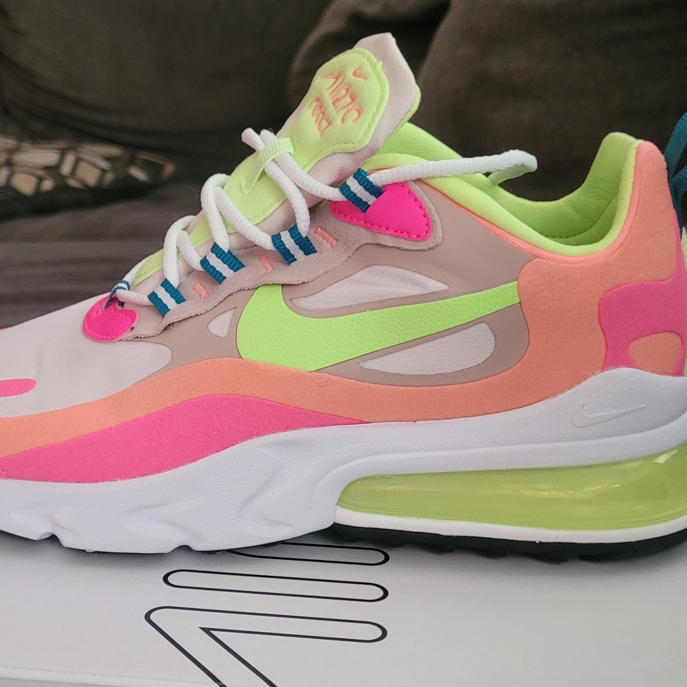 Nike Air Max 270 React Pink and White Sneakers Brand NEW  With Box